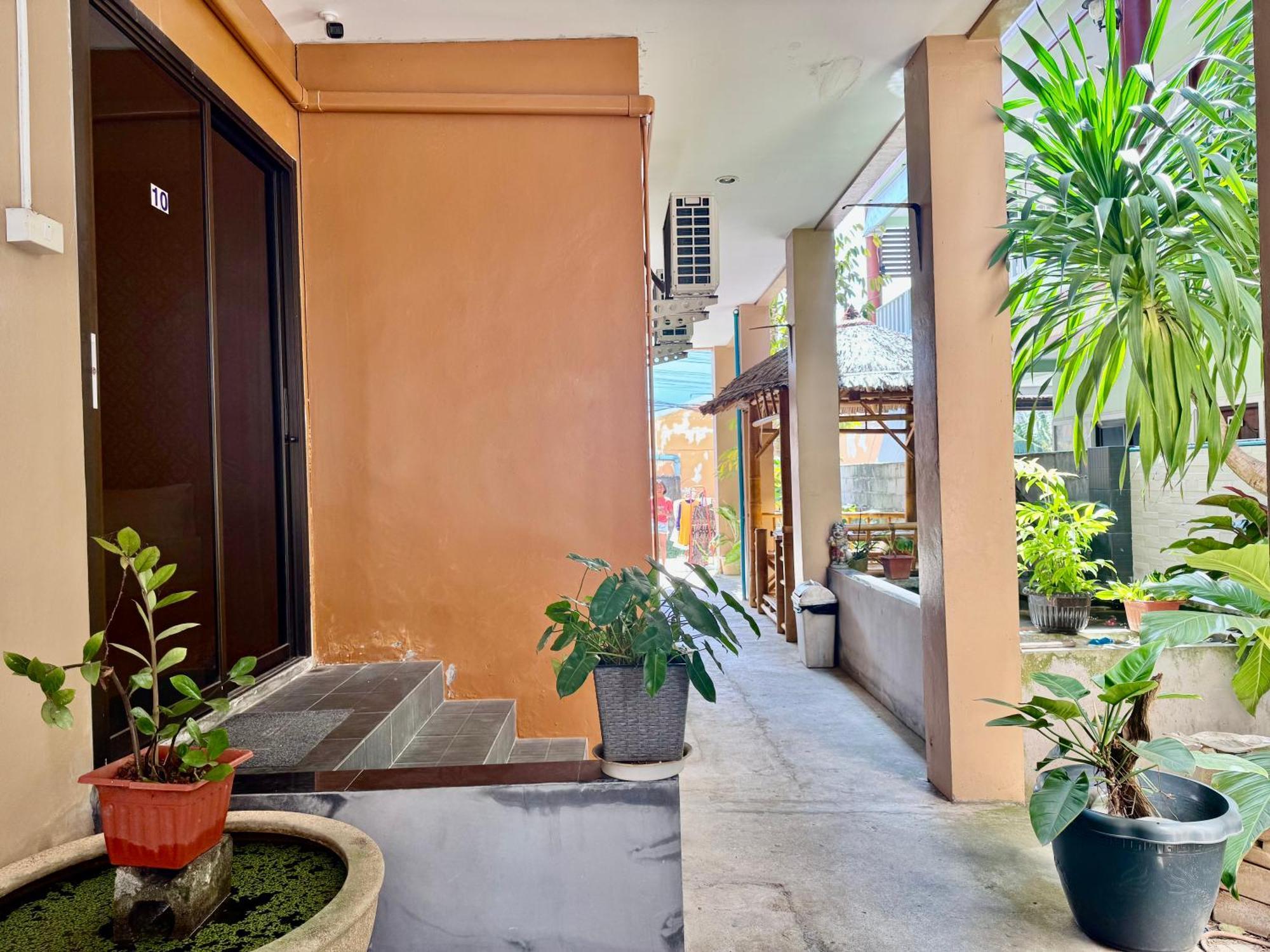 Golf House Hotel Nai Yang Ngoại thất bức ảnh