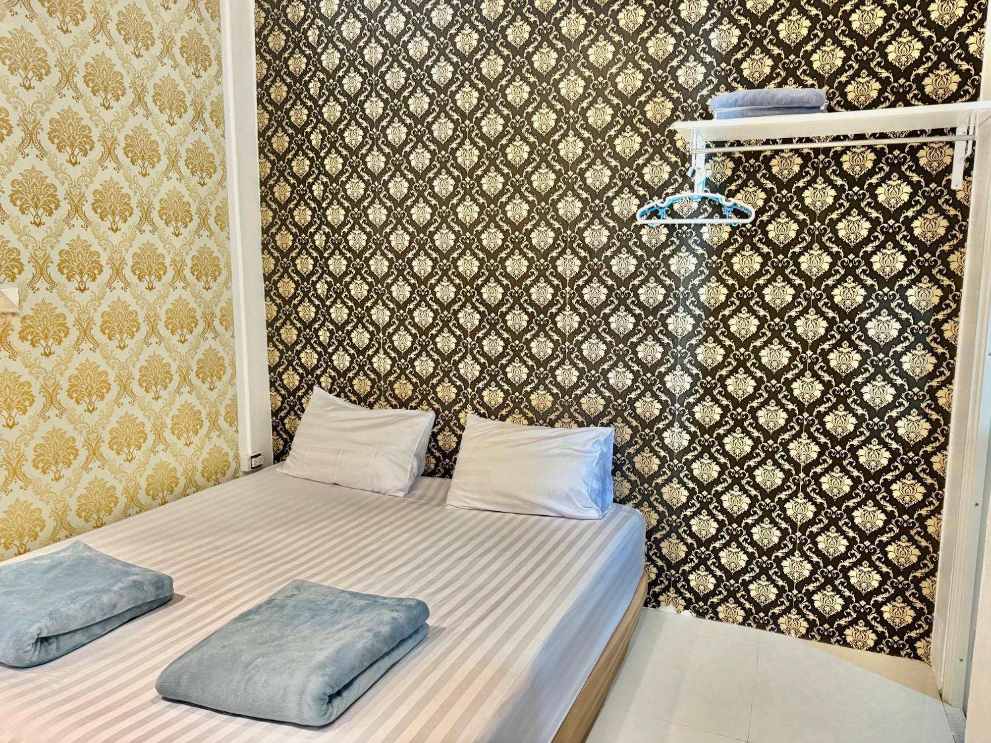 Golf House Hotel Nai Yang Ngoại thất bức ảnh